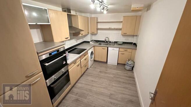 3 bed Apartment to rent Image 4