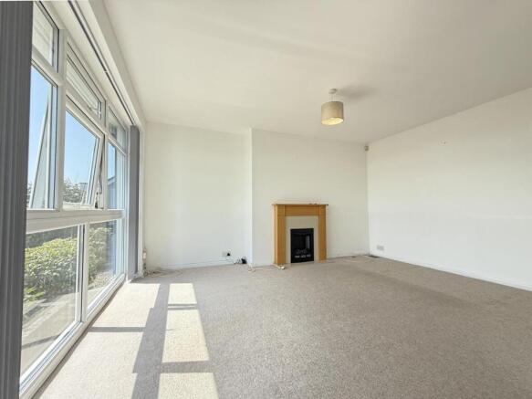 Shirburn Road 52 - Lounge.jpg