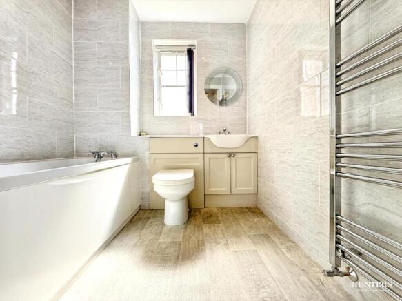3 bed Apartment for sale Image 4
