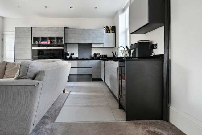 2 bed Apartment for sale Image 9