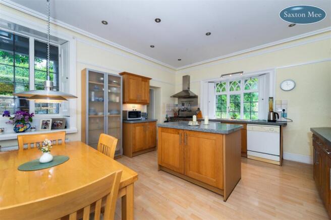 6 bed Detached for sale Image 9