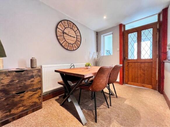 3 bed Terraced to rent Image 8