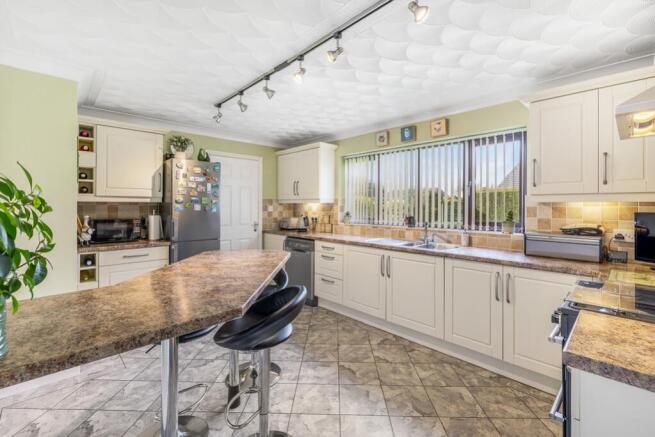 12 Pear Tree Road (Frampton)-15