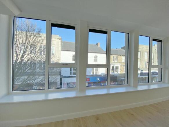 2 bed Flat for sale Image 5