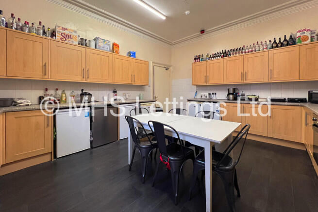 1 bed House Share to rent Image 12