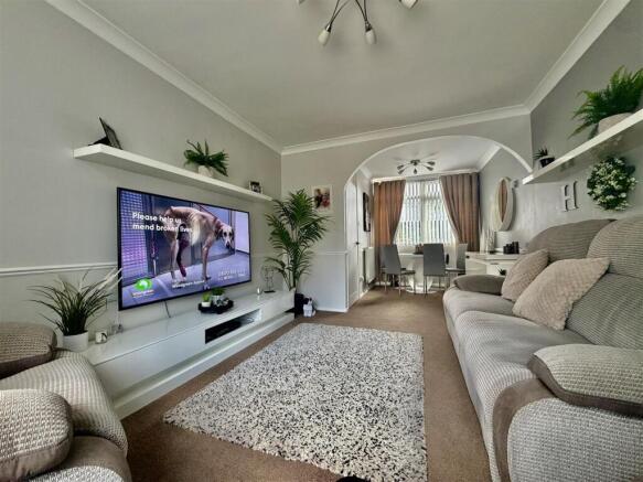 Living room / Dining room: