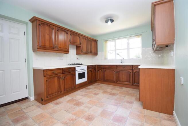 4 bed Detached to rent Image 4
