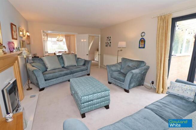 4 bed Detached for sale Image 6
