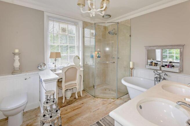 Main En Suite