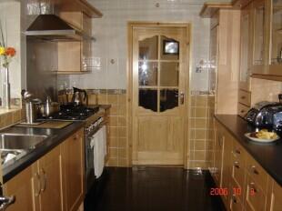 FITTED KITCHEN