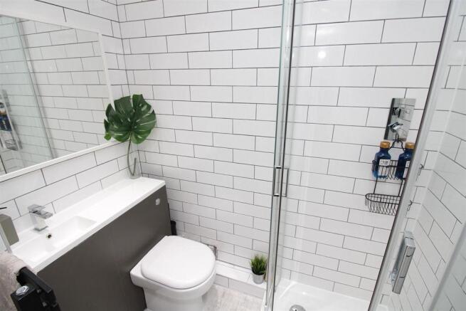 Ensuite.JPG
