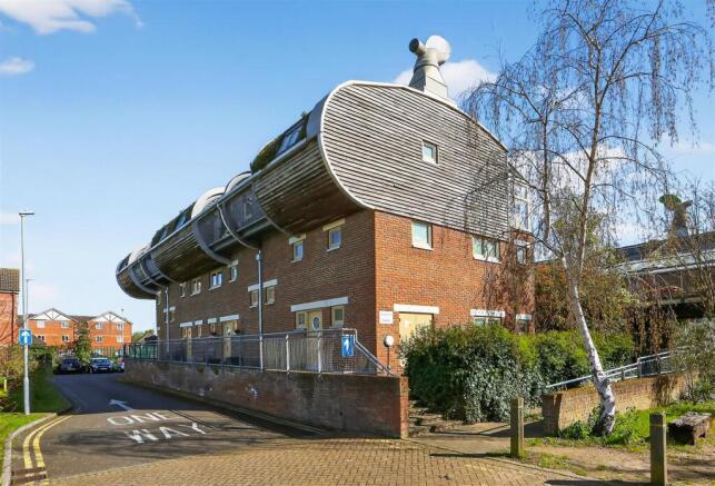 1676490665 - 7 Helios Road, SM7 - 2.jpg