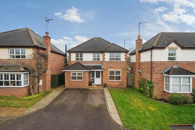36 Graham Hill Road, Towcester (2).jpg