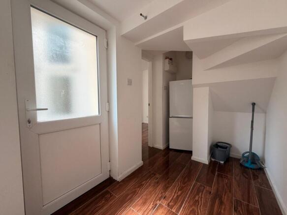 Studio to rent Image 6