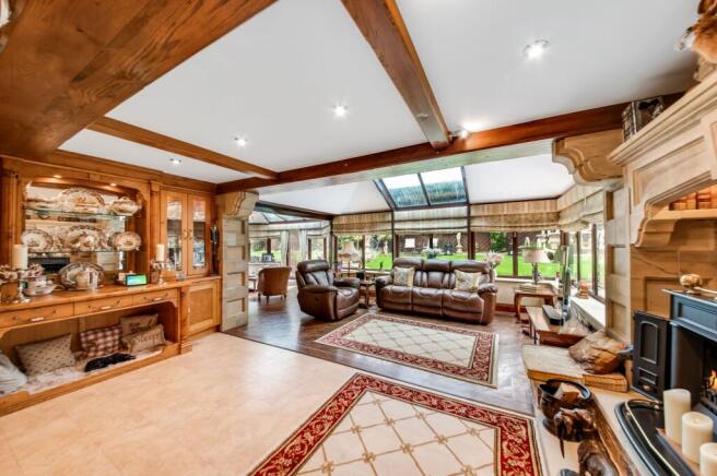 6 bed Detached for sale Image 10