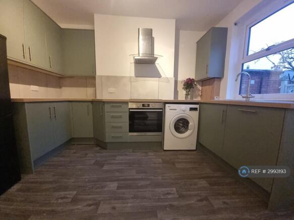 2 bed Terraced to rent Image 11
