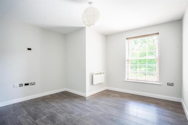 2 bed Apartment to rent Image 6
