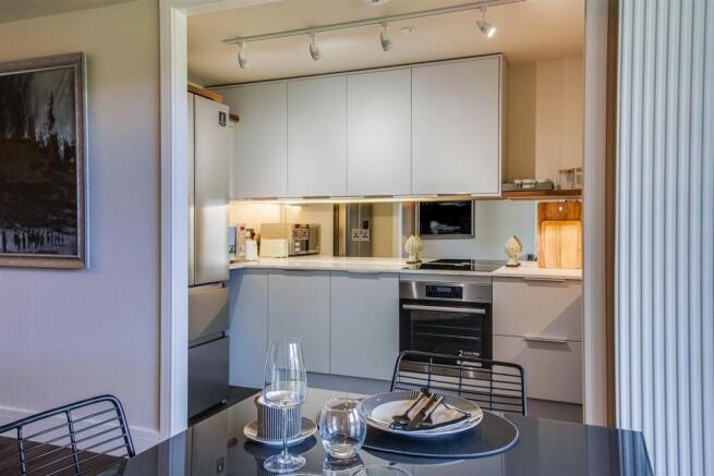 2 bed Ground Flat for sale Image 4
