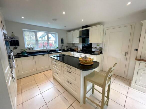 KITCHEN.jpg