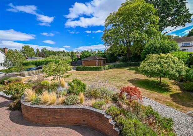 1 Spicers Close-2.jpg