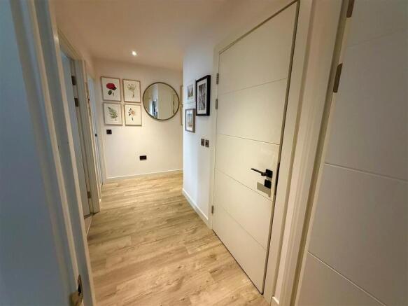 2 bed Apartment for sale Image 12