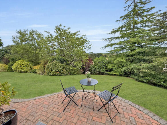 5 bed Detached for sale Image 8