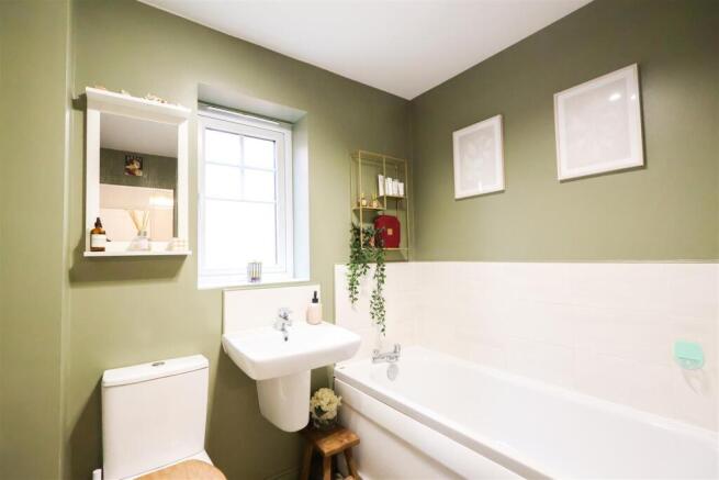 4 bed Detached for sale Image 7