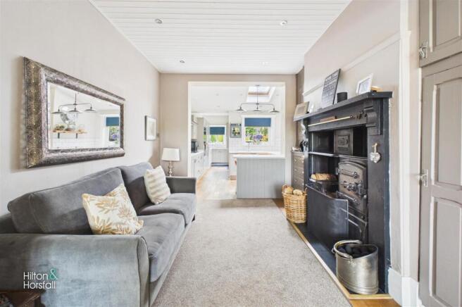 5 bed Semi-Detached for sale Image 8