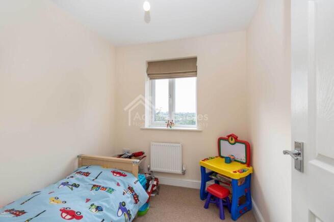 4 bed Semi-Detached for sale Image 11