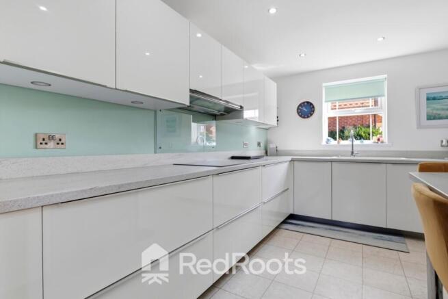 4 bed Detached for sale Image 7