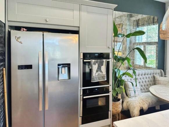 3 bed Flat for sale Image 12