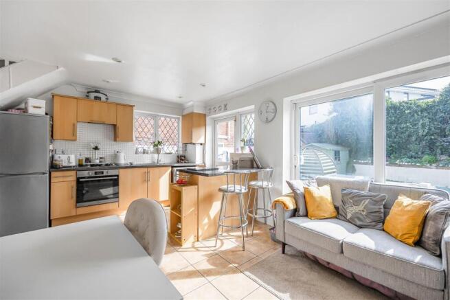 Breakfast room/kitchen