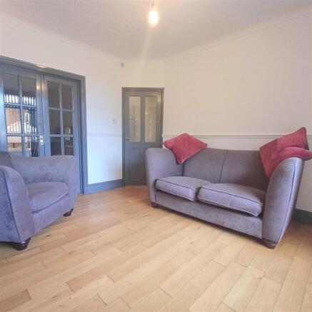 4 bed House to rent Image 7