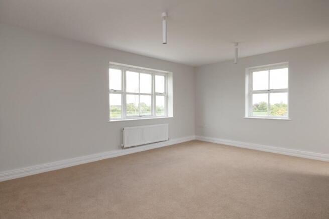 5 bed Detached for sale Image 9