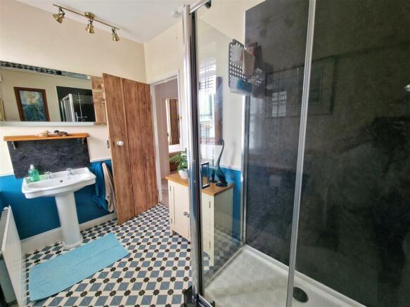 Shower Room 2.jpg