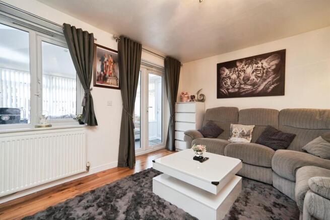3 bed Semi-Detached for sale Image 4
