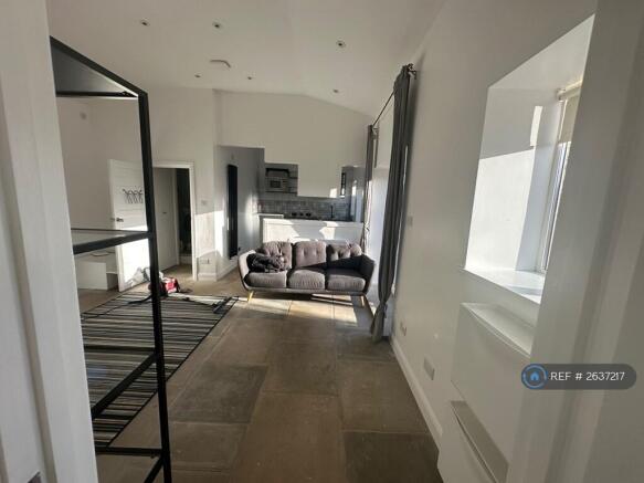 High Ceiling Lounge Diner 