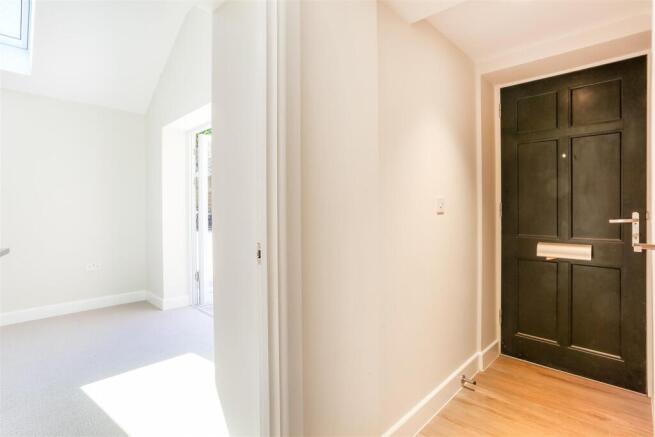 1469541018 - 3 Bluebird House, High Steet, KT173.j