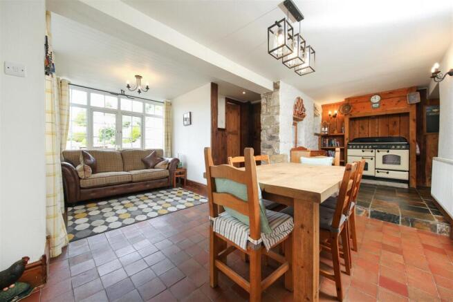 Dining Area2.jpg