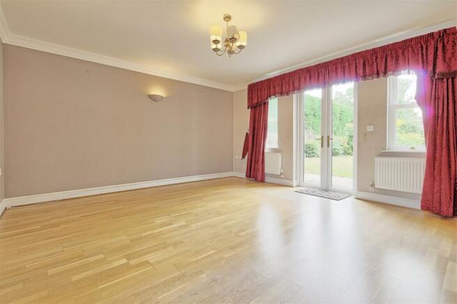 Family room 2.jpg