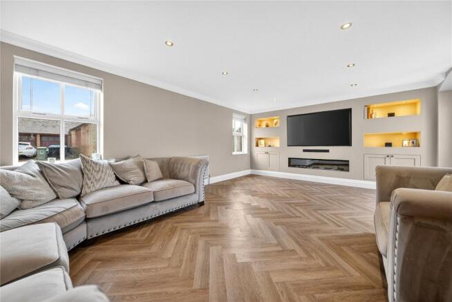 4 bed Link Detached House for sale Image 4