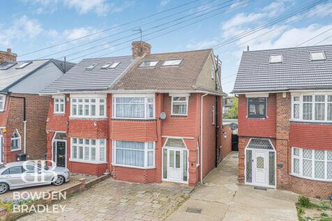 Harewood Drive, Clayhall, IG5