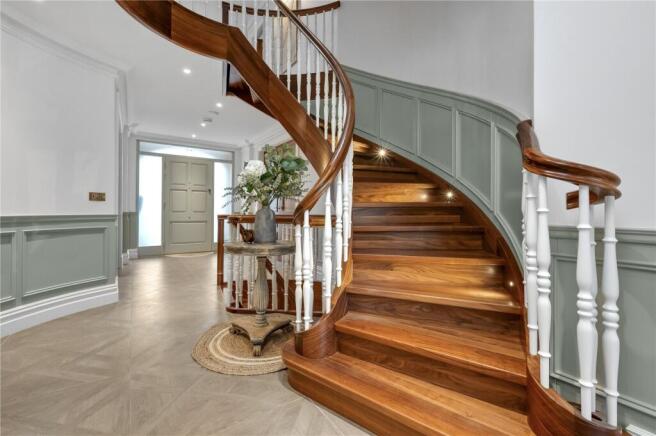 West End Lane, Esher, Surrey, KT10 photo 3
