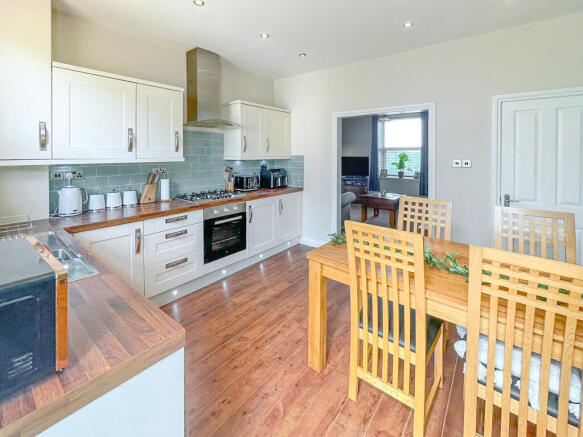 2 bed Terraced for sale Image 5