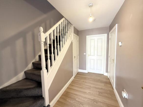 5 bed Town House for sale Image 4