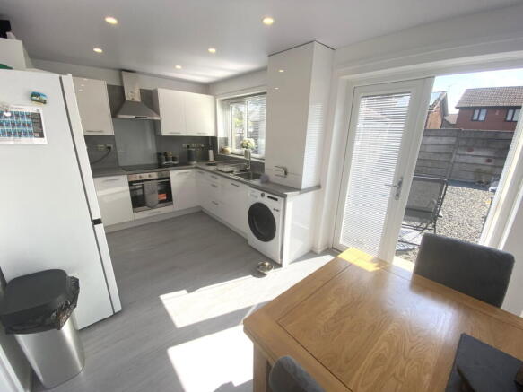 3 bed Semi-Detached for sale Image 8