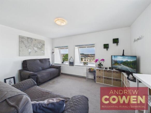 2 bed Flat for sale Image 8