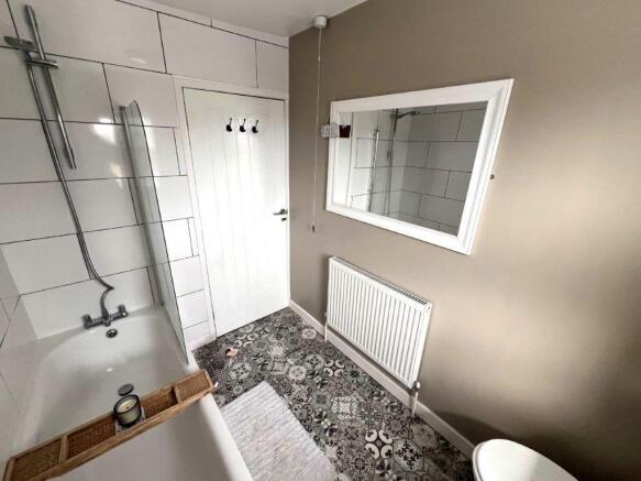 bathroom a.jpg