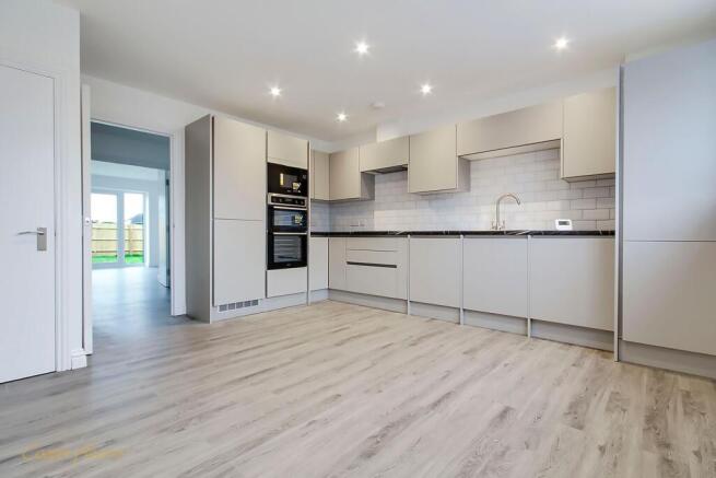 Beechlands Close, East Preston - BN16 1JT photo 4