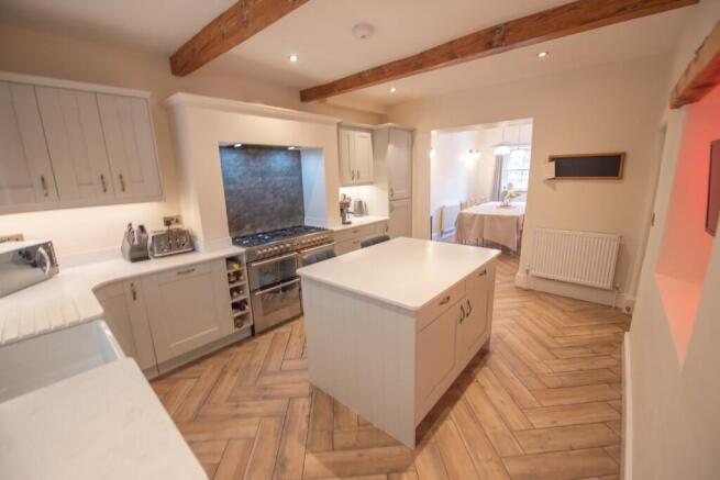 4 bed Detached for sale Image 10